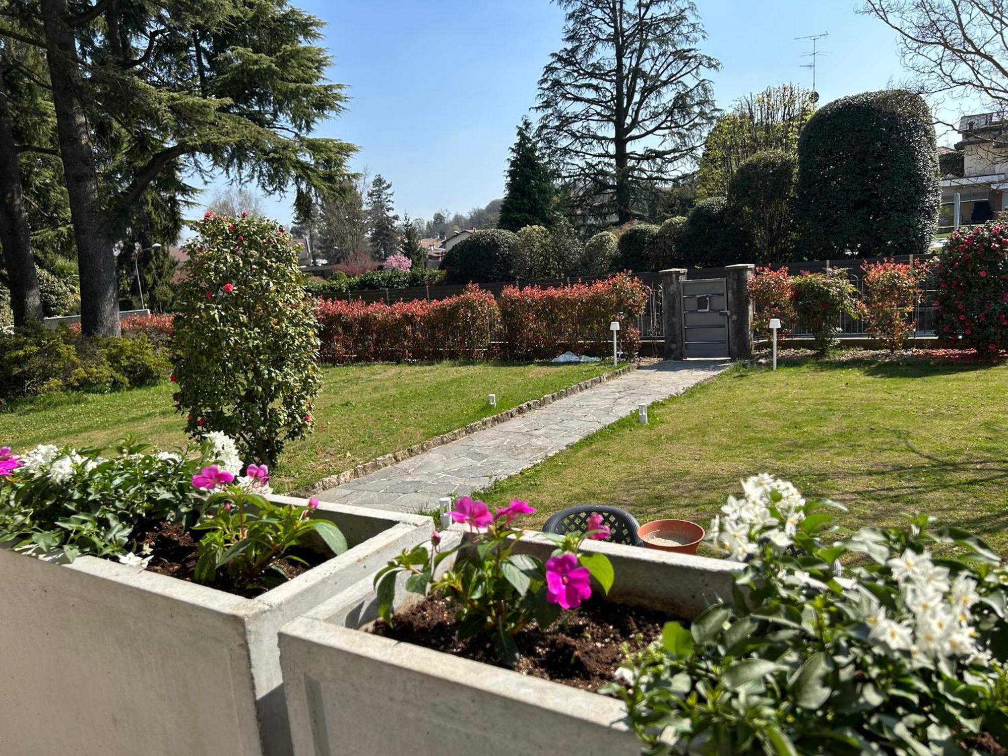 Villa Marchese Lake Maggiore Сомма-Ломбардо Екстер'єр фото